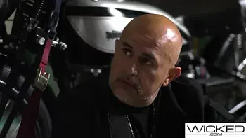 Jewelz Blu & GIselle Blanco's HOT Sex Tape To Create Scandal