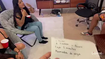 Parejas swinger hacen su primer intercambio de parejas real