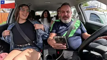 A modelo Infinitha pegou uma carona em Santiago do Chile mamou nas ruas da cidade