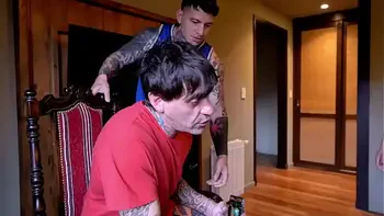 MADRASTRA LE ENSEÑA A TRAGAR DOS PIJAS A LA VEZ, A SU HIJASTRA