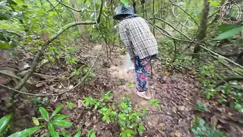 Amateur Thai villagers have sex in the forest public 4K 18