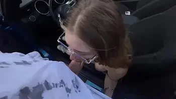 Он покатал меня на кабриолете и трахнул в нем же за кустами