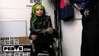 MILF XWife Karen Is A Seasoned Criminal But She Will Not Evade Jizztice Today - Shoplyfter