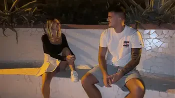 passeggio lungo mare  e uno sconosciuto si accorge che non ho le mutande, video outdoor