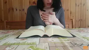 Histerical Literatur Yumi: can't read anymore and cums while using vibrator (ITA) - Unlimited Orgasm