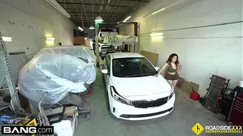 Roadside - Latina titti fucks to get her car back on the road