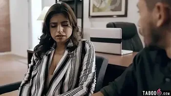 Psychiatrist manipulates huge tits girl into having sex