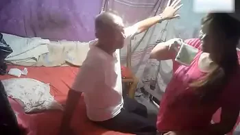 工棚嫖J系列看起来能有70岁的秃顶老头还给鸡妈带点吃的熟人了聊的热乎老当益壮还挺猛内射事后好像给20块