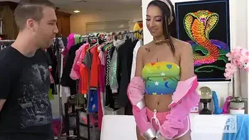 Gorgeous teen Kiarra Kai gets pounded hard by online hookup