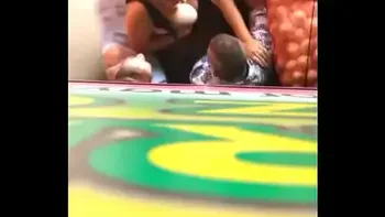 Esse homem foi flagrado sendo a. por essas mulheres no Ceará, reparem oq elas fazem com esse pobre coitado. Isso não pode ficar assim!