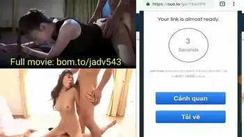 Japans meisje laat haar ouders haar zien vrijen met haar vriend