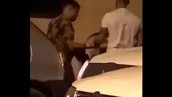 EU Comendo a novinha atrás do carro