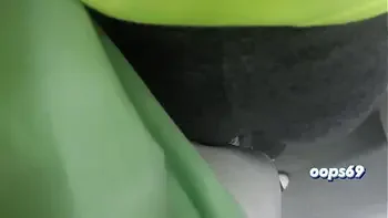 Guy Grinding his Cock in the Ass of a Woman who Goes to Work by Public Train and she Liked !