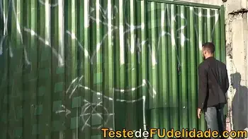 Empresário dotado transou com a mendigata gostosa em prédio abandonado ( Shayenne Samara )