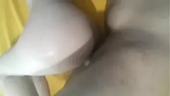 حصري 2019 مصرية اول مرة تتناك من طيزها مش قادرة تستحمله