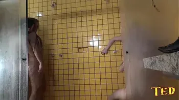 Suruba no vestiário durante o banho - Melissa Devassa - Rafaella Denardin - Victor Hugo - Alex Santos