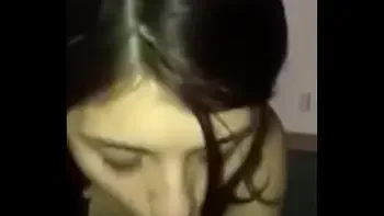 Babando e gemendo enquanto mama!