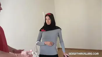 MUSLIM MILF WANTS TO LIVE IN PRAGUE