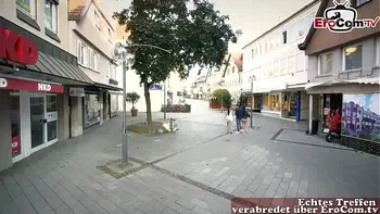 Deutsches Straßen Casting in Stuttgart zum Outdoor anal Sex mit hübschem Paar