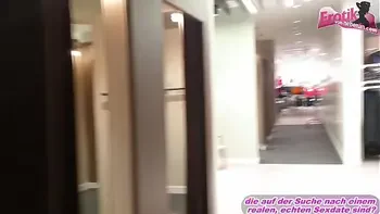 SPERMAWALK im Shopping Center nach Dreier in Umkleide mit deutschen amateur teens