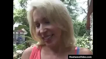 Mature woman just wants it deep and rough fucking