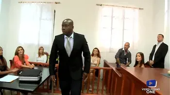 Ces belles salopes se font baiser devant le juge au tribunal