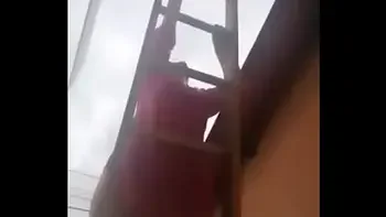 Señora latina en tanga