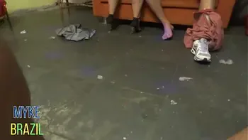 Festa do Myke Parte 2 -Muita Putaria e Sacanagem Total. A Surubada Rolou Solta Com a Mulherada Pelada e Louca para Foder