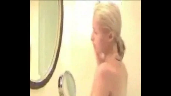 Paris-Hilton-Shower