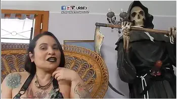 Urbex Novela - Mostro Il Mio Culo Sodo Agli Haters