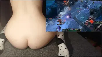 Gaming With Vibrator Distraction And Buttplug