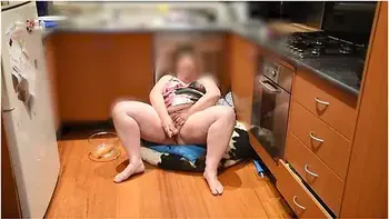 Crazy Chubby Milf Stepmom Fucks Pussy With Vegetable After Getting High