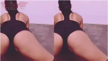 Dancing Twerk Before A Delicious Squirt