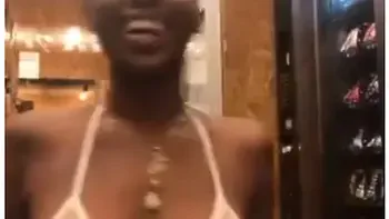 IG live hoe twerking