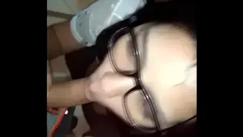 Entro al cuarto de la hermanastra de mi amiga y se deja tocar