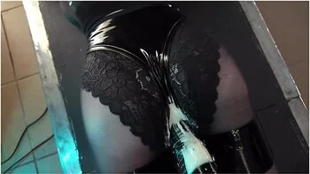 Freya Mousy - Naomi After Two Hours Of Automatic Fucking. Fuckmachine Burned Out/ Naomi 9