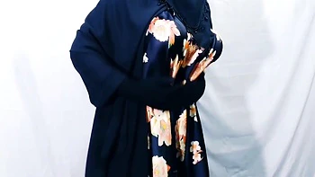 Muslim Hijabi Beautiful Housewife Fucking With Neighbor - With Clear Hindi Audio