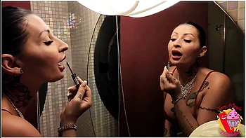 Lady Muffin And Tommy A Canaglia In She Changes Underwear She Gets Excited And Then Masturbates