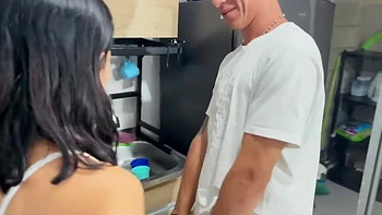 Me Follo Duro A Mi Hermanastra En La Cocina