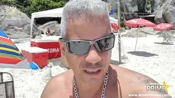 Bukakke Mirella Mansur Na Praia de Abricó Levando Porra a Galera vai a Loucura completo No Red !!!