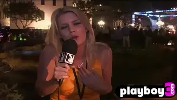 Naked blonde model Sara Jean Underwood shows shaved pussy and enjoyed photo session