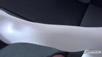 Single MILF sucht Sex und Partnerschaft - macht dafür eine Spermadusche. Geile Sau!