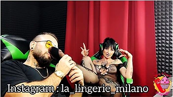 Ladymuffin And The Onesie With Holes