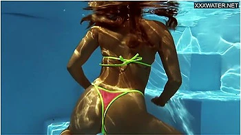 French Model Enjoys Herself Underwater With Anita Rover