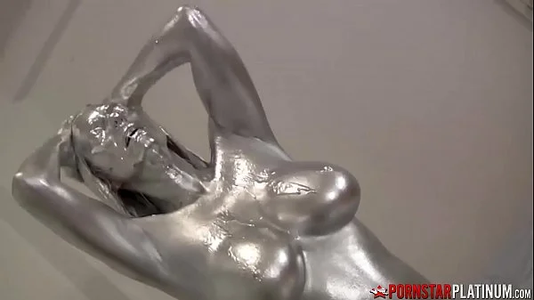 PORNSTARPLATINUM Mindi Mink Covered in Silver Before Teasing