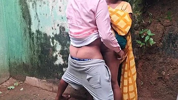 Komal Aunty Hot Indian Desi Fucked Hard by Trilokinath in Hindi