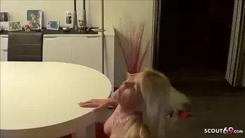 Deutsche Mutter trickst Stief Sohn zum ficken wenn Papa arbeiten ist - German Mom