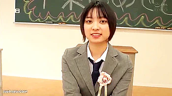 250325つい先程まで高校生やってた美女e3