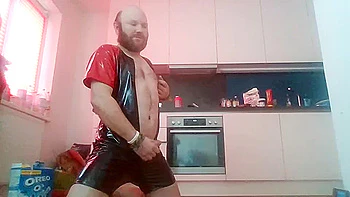 SklavEAndreas pisst in die Frühstückschüssel