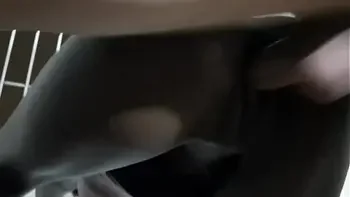 Fim de ano vendo os fogos de artificio pela janela do meu apartamento, acabou em sexo gostoso com a novinha morena safada  Especial de fim de ano com a novinha Camila Flowers